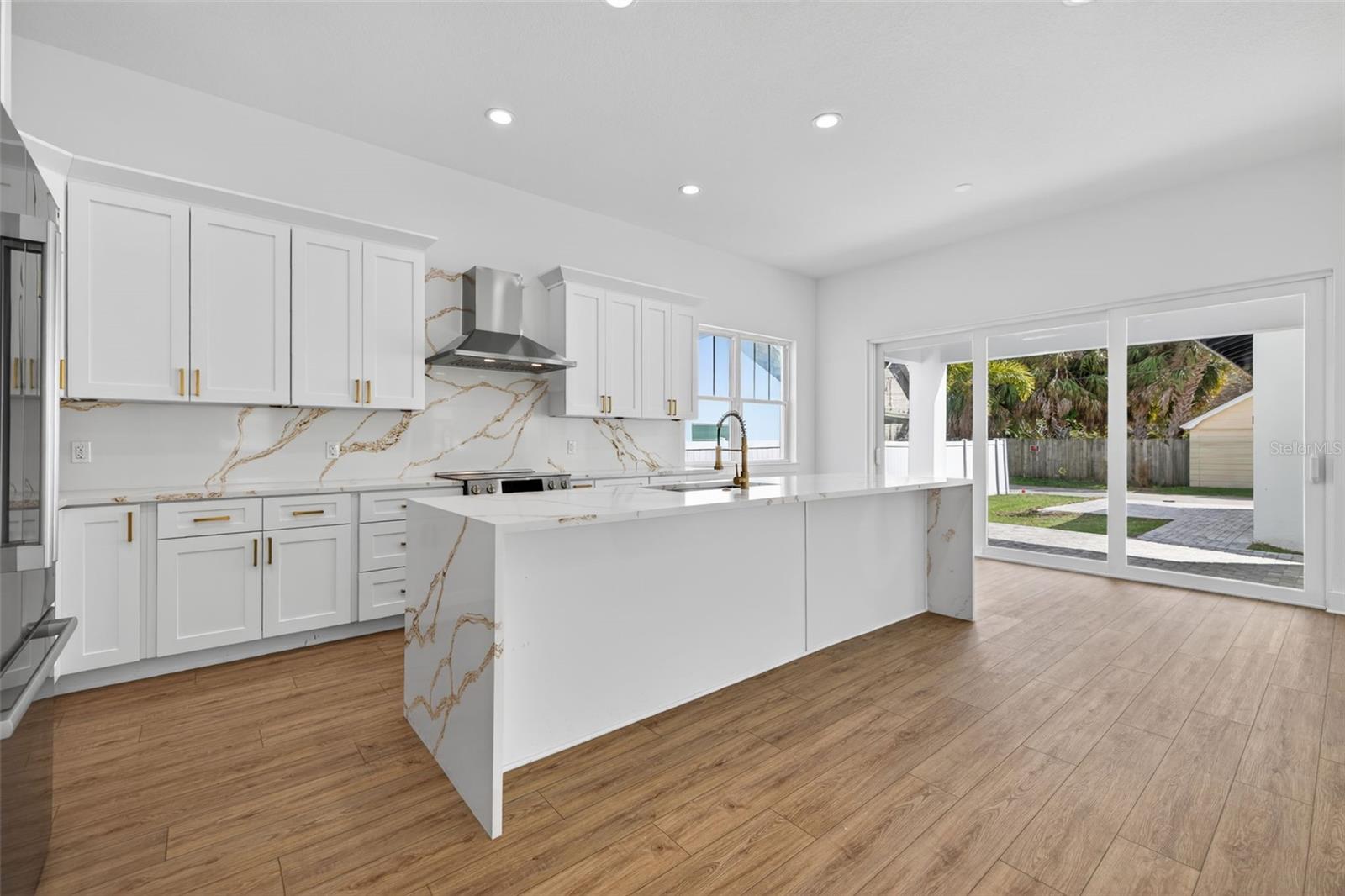 842 30TH AVE, ST PETERSBURG, FL, 33704