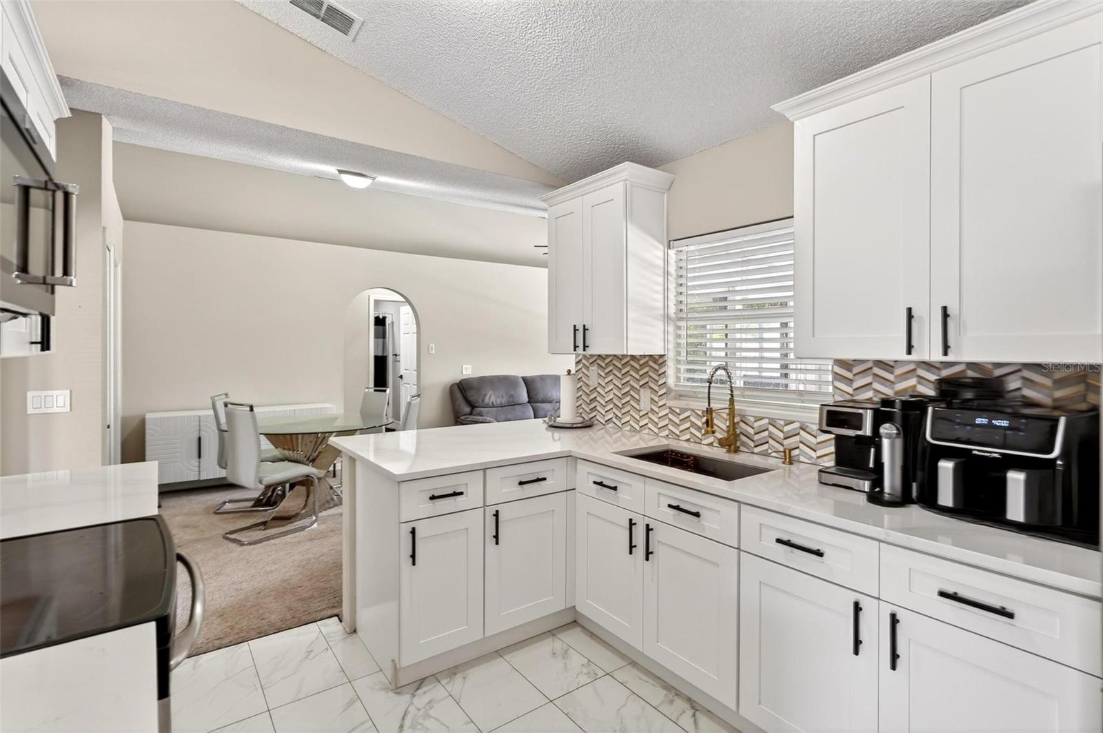 3010 HALLOW DR, DELTONA, FL, 32738