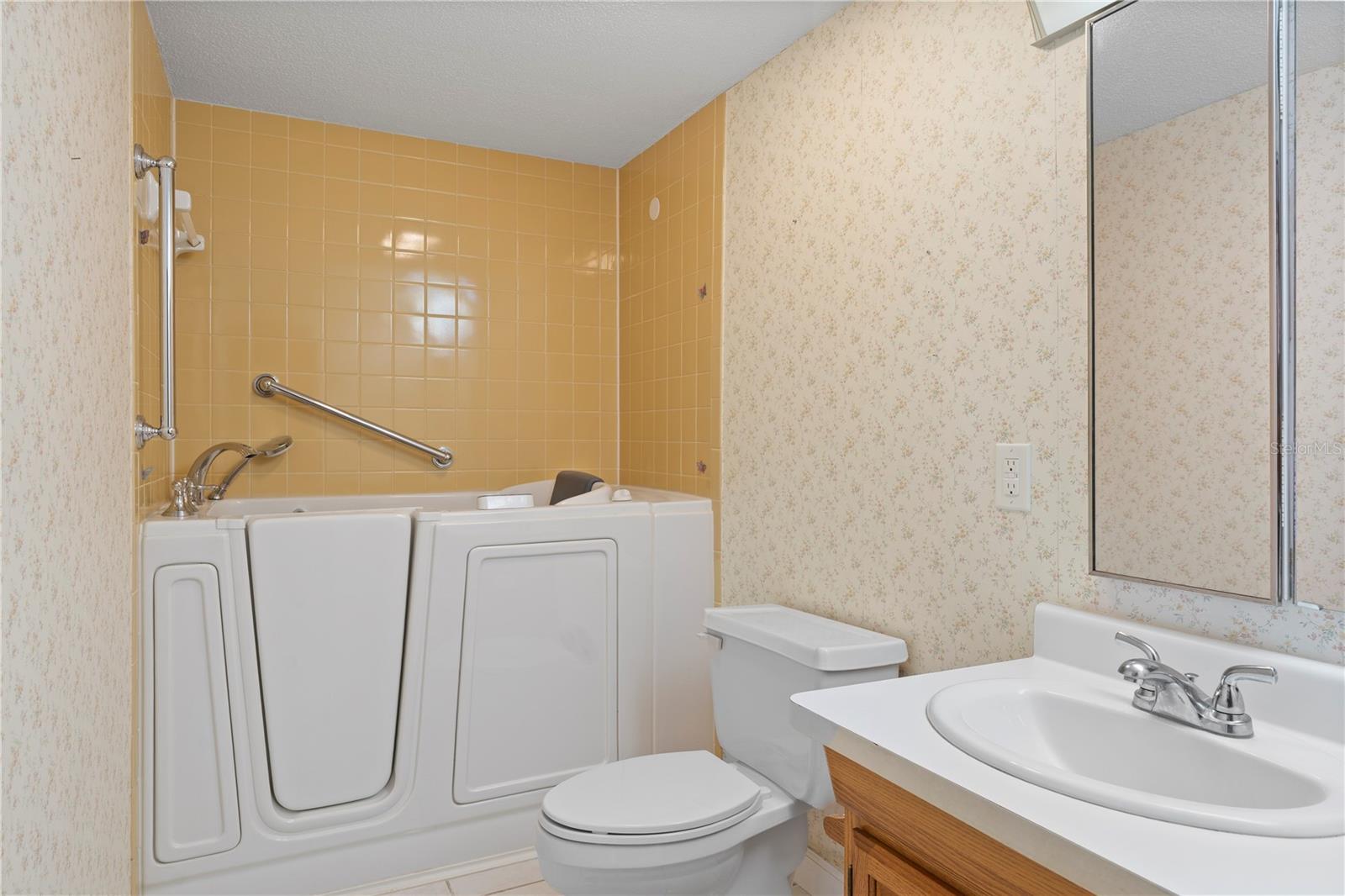 688 LAKE VILLAS DR #688, ALTAMONTE SPRINGS, FL, 32701