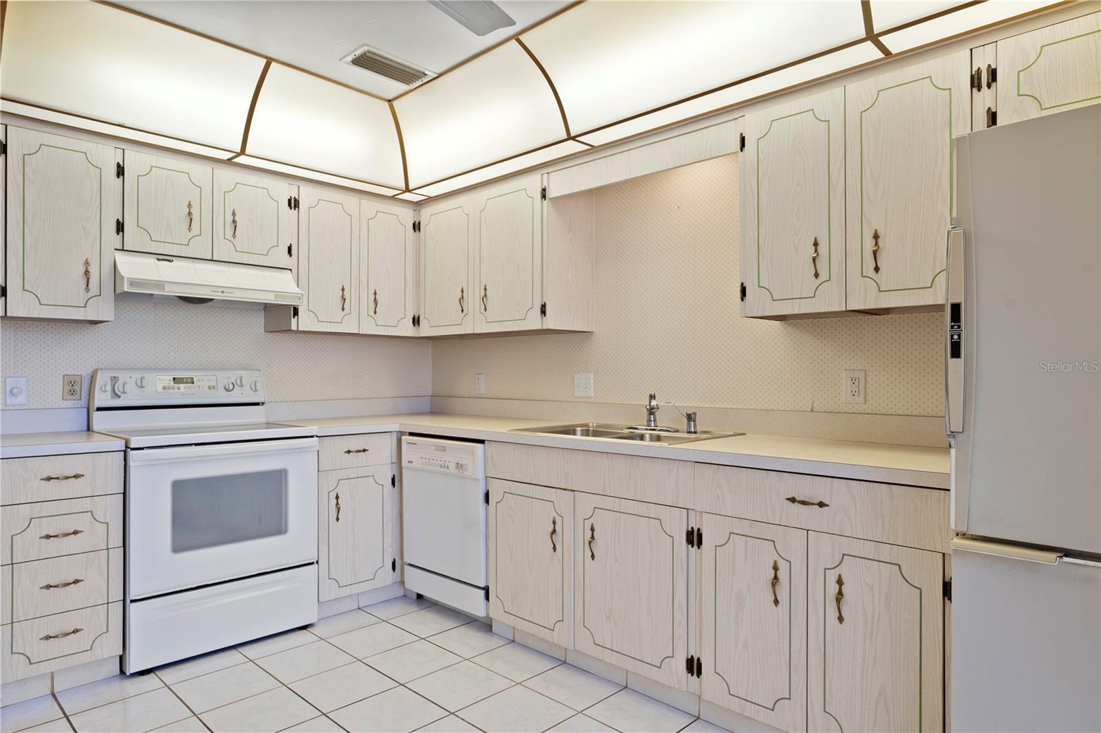 688 LAKE VILLAS DR #688, ALTAMONTE SPRINGS, FL, 32701
