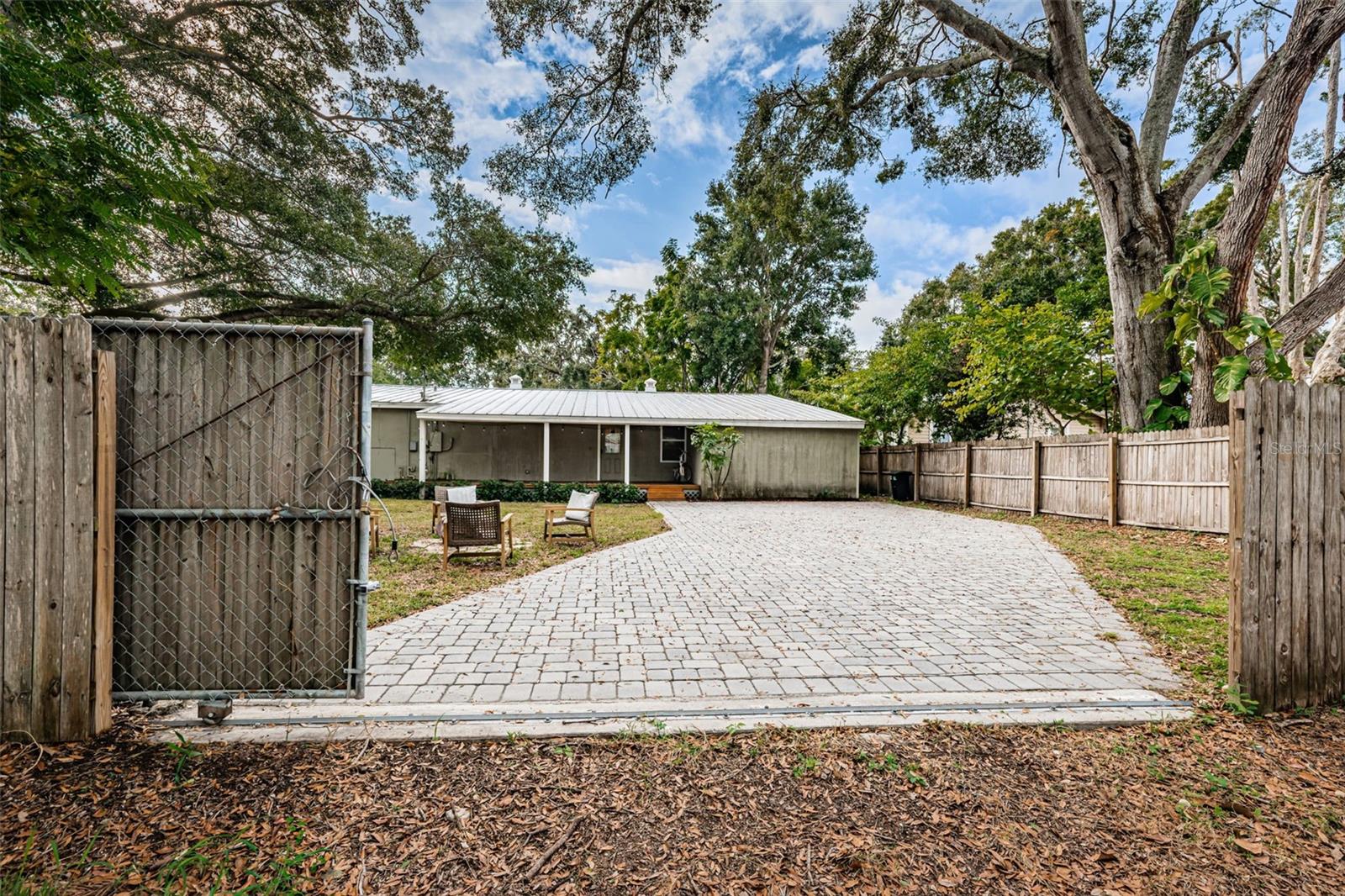 1735 23RD AVE N, ST PETERSBURG, FL, 33713