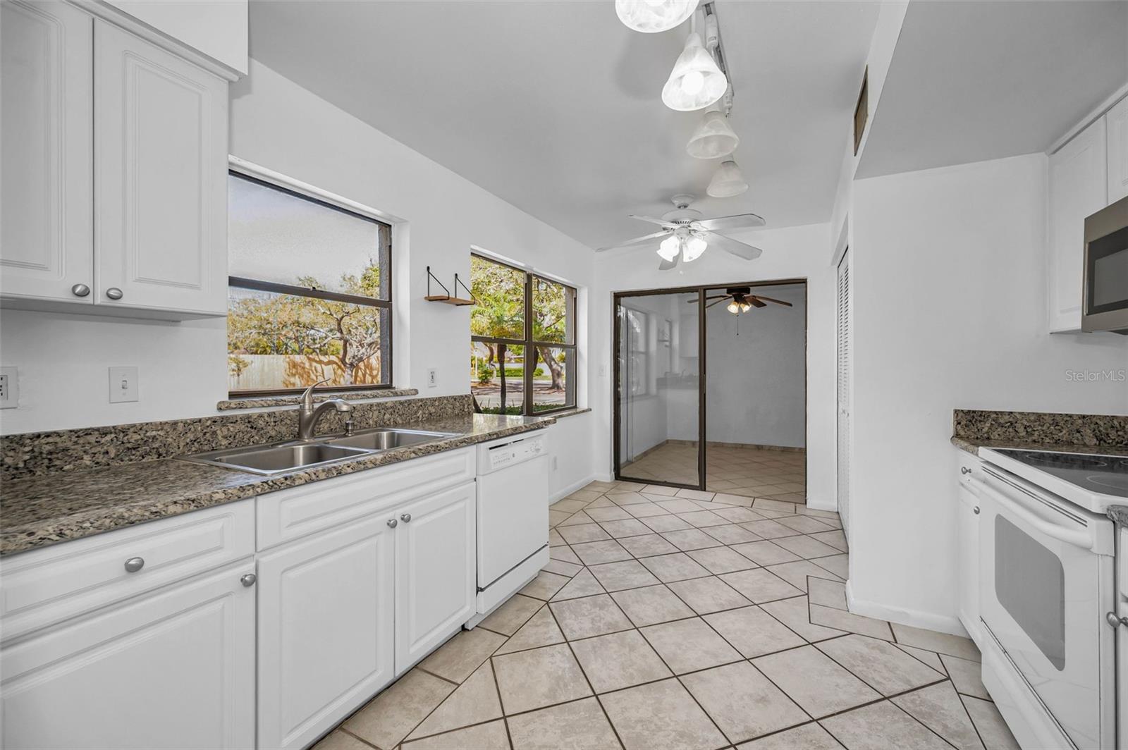 10626 LONGWOOD DR #102, SEMINOLE, FL, 33777