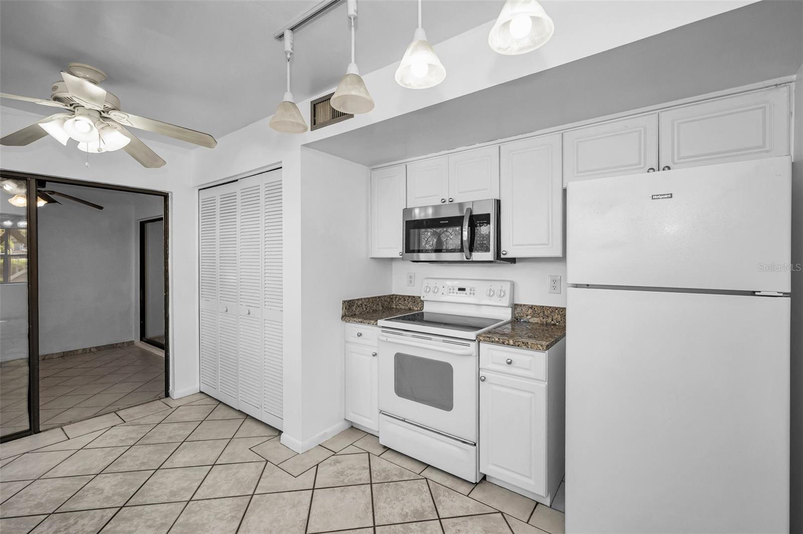 10626 LONGWOOD DR #102, SEMINOLE, FL, 33777