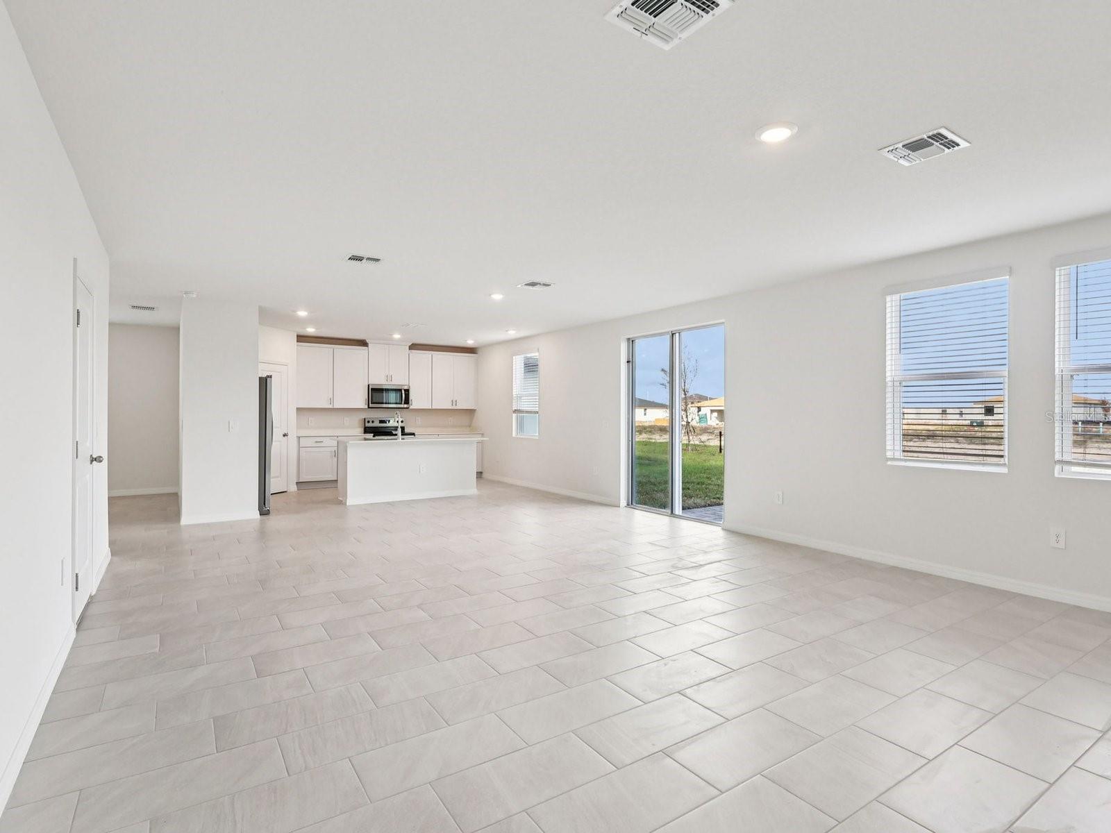 799 SUNSHOWER DR, LADY LAKE, FL, 32159