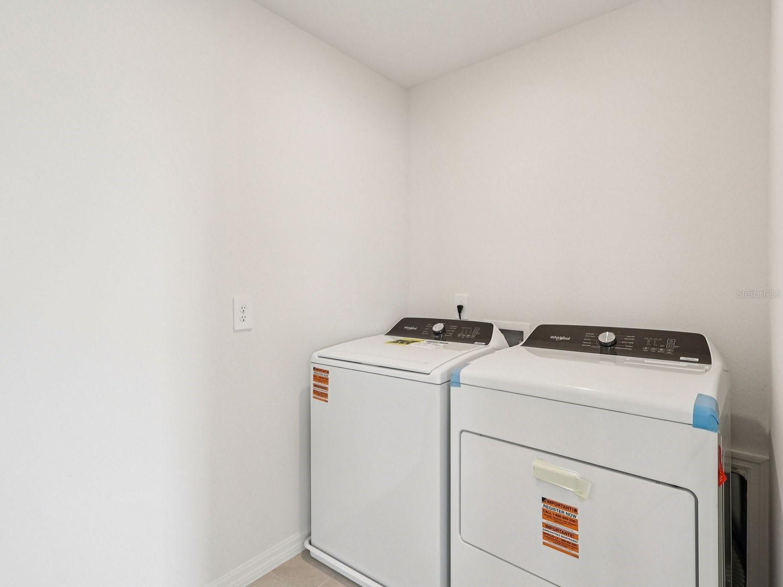 799 SUNSHOWER DR, LADY LAKE, FL, 32159
