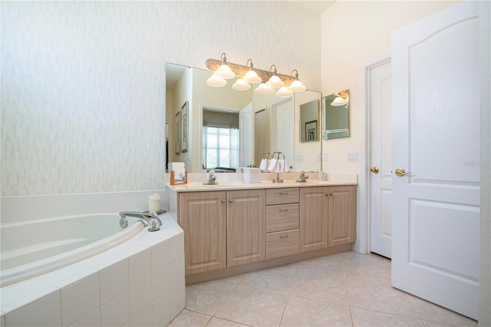 9448 FOREST HILLS CIR, SARASOTA, FL, 34238