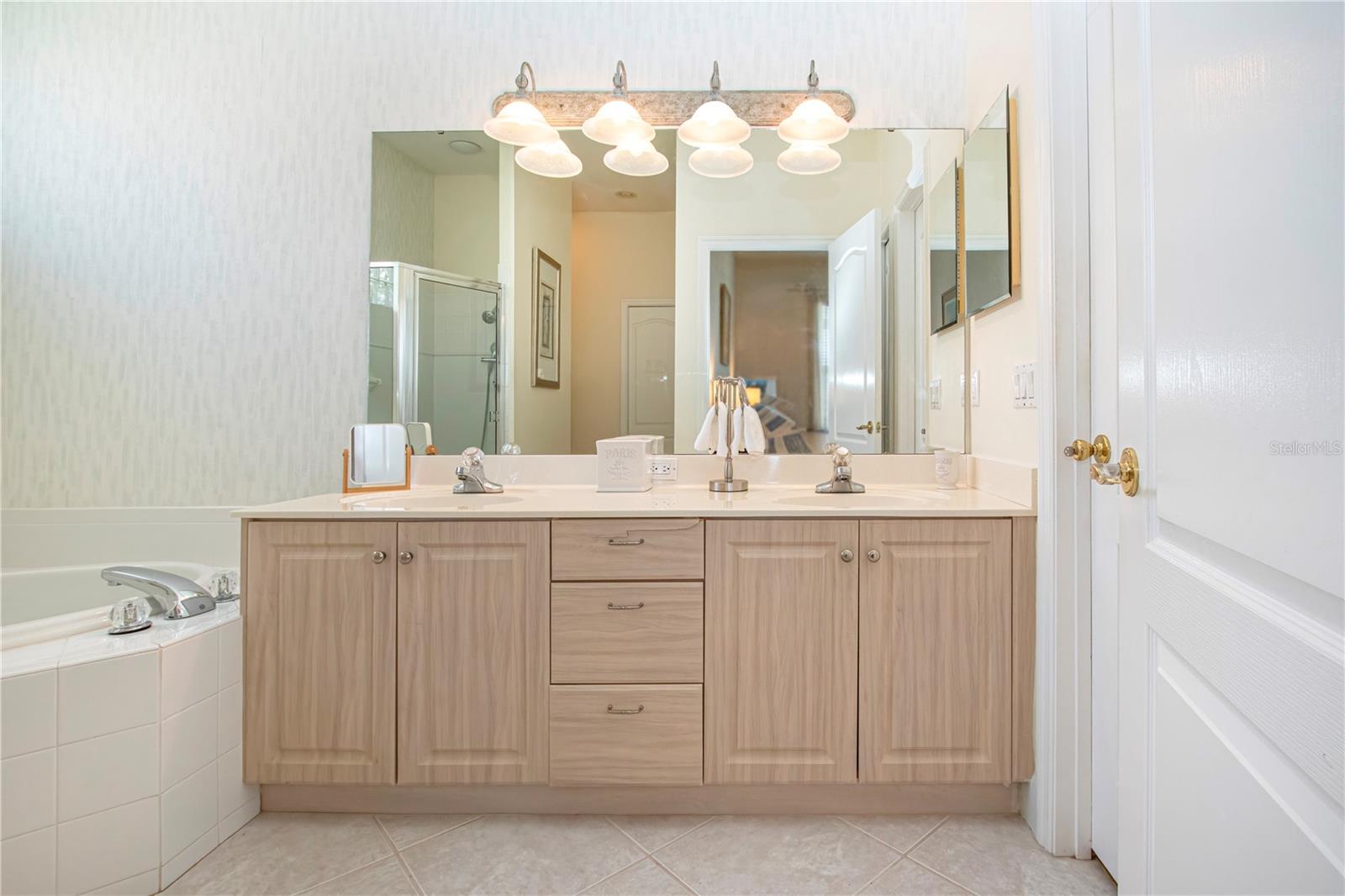 9448 FOREST HILLS CIR, SARASOTA, FL, 34238