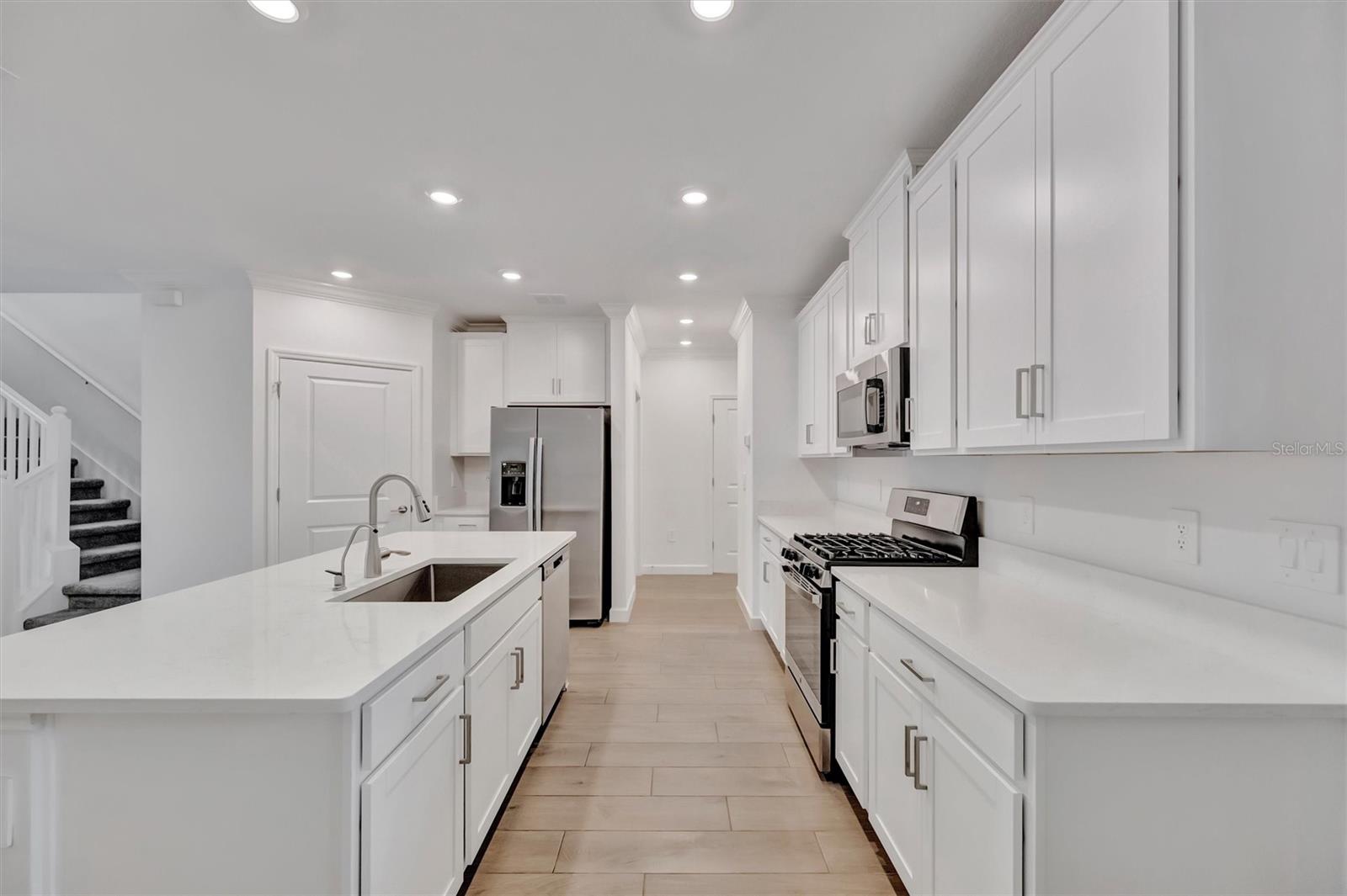 17436 HOLLY WELL AVE, WIMAUMA, FL, 33598