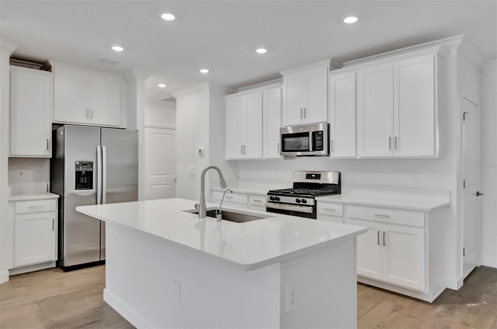 17436 HOLLY WELL AVE, WIMAUMA, FL, 33598