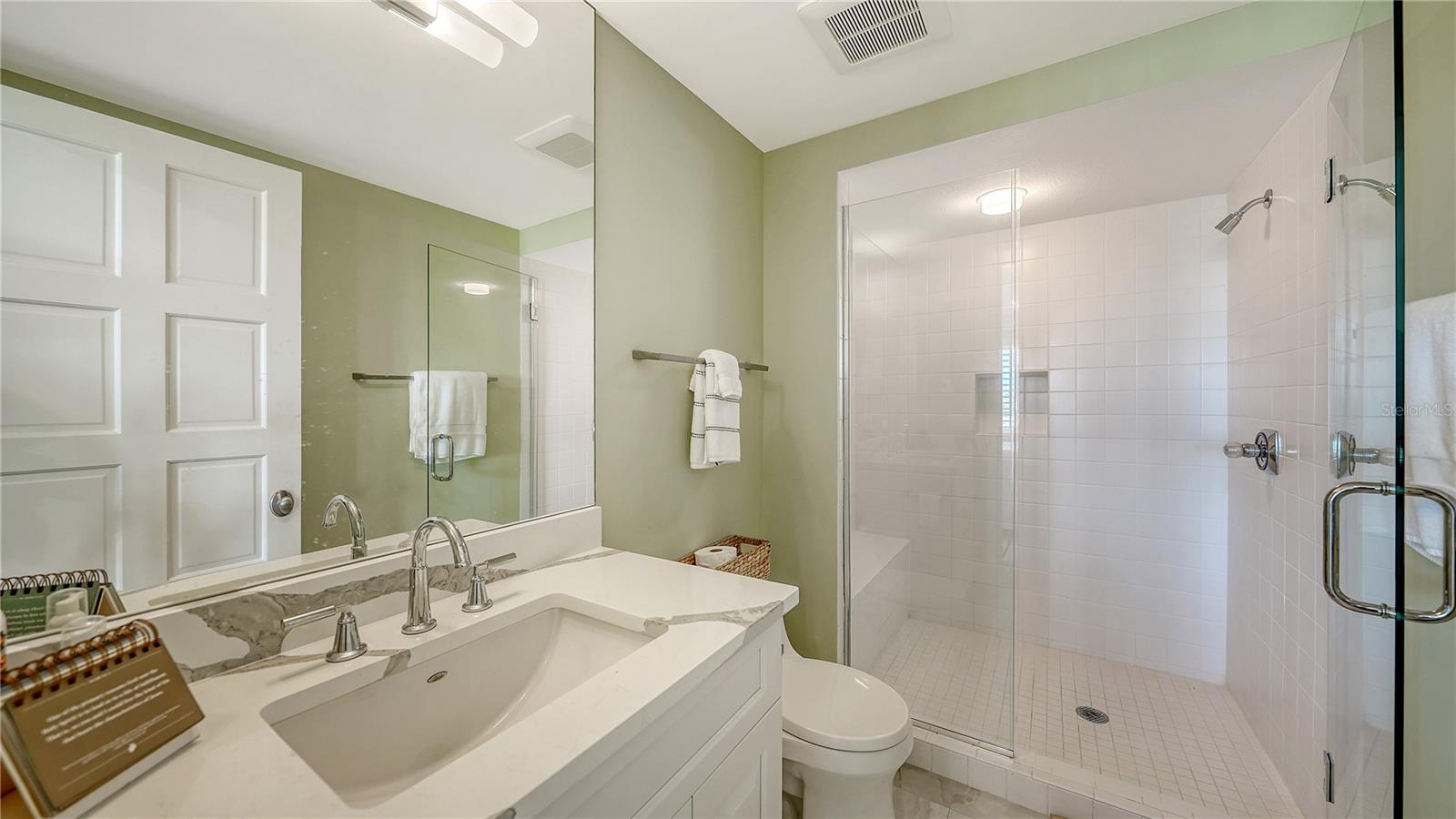 2410 HARBOURSIDE DR #142, LONGBOAT KEY, FL, 34228