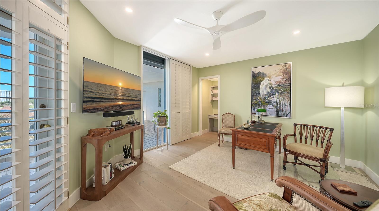 2410 HARBOURSIDE DR #142, LONGBOAT KEY, FL, 34228