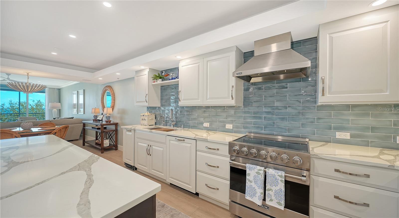 2410 HARBOURSIDE DR #142, LONGBOAT KEY, FL, 34228