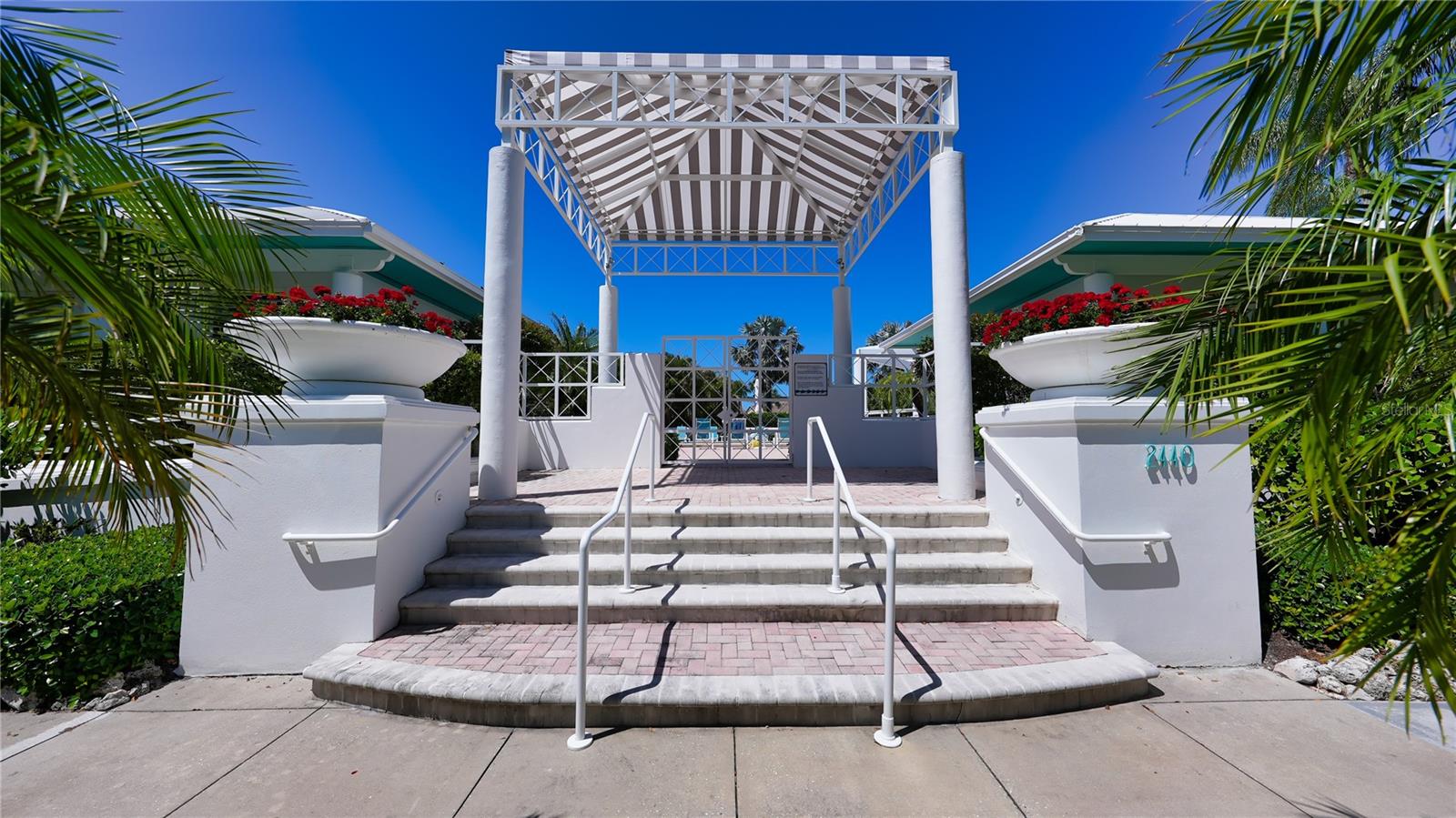 2410 HARBOURSIDE DR #142, LONGBOAT KEY, FL, 34228