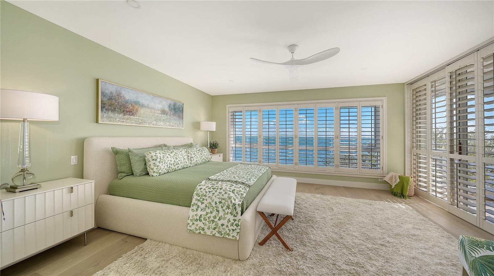 2410 HARBOURSIDE DR #142, LONGBOAT KEY, FL, 34228