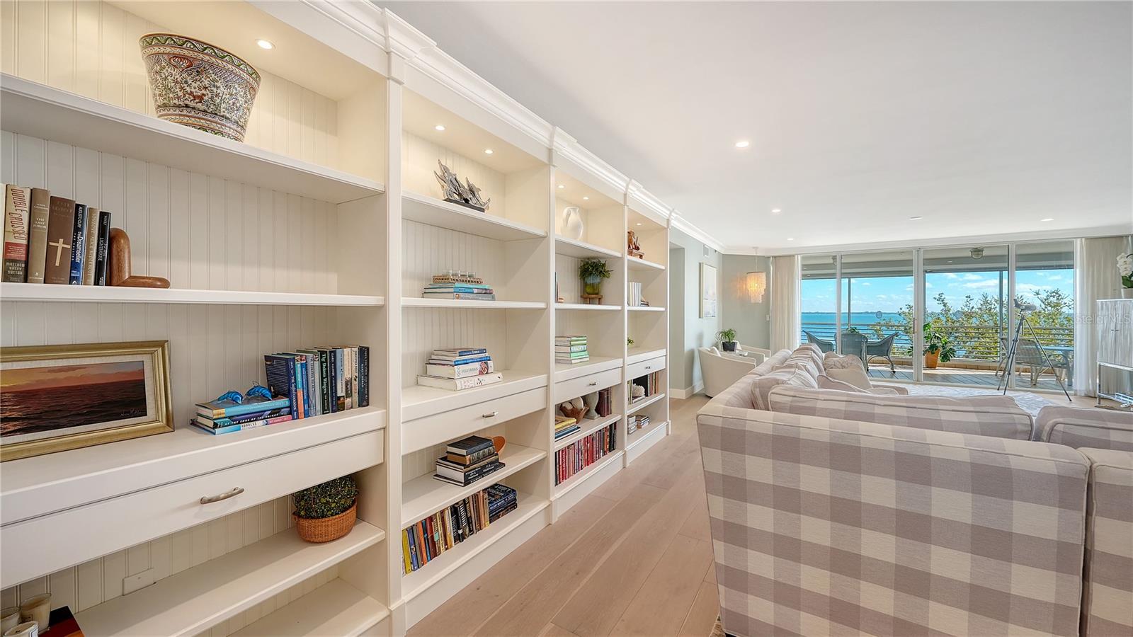 2410 HARBOURSIDE DR #142, LONGBOAT KEY, FL, 34228