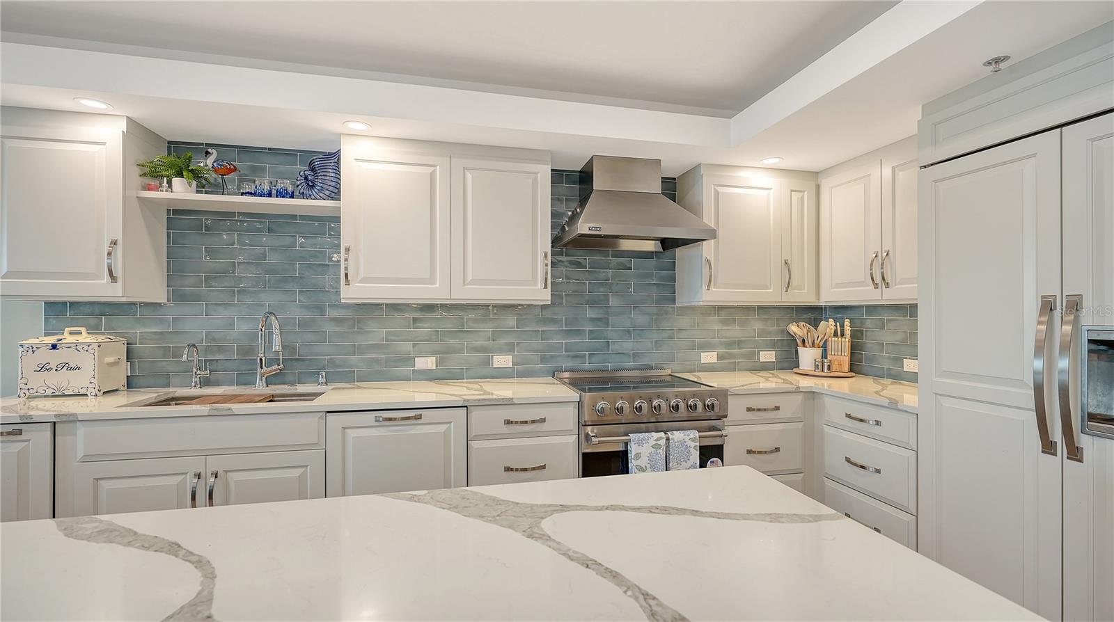 2410 HARBOURSIDE DR #142, LONGBOAT KEY, FL, 34228