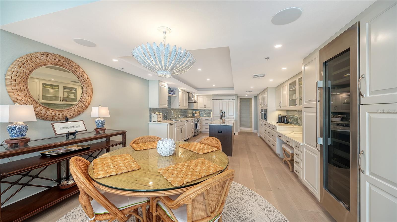 2410 HARBOURSIDE DR #142, LONGBOAT KEY, FL, 34228