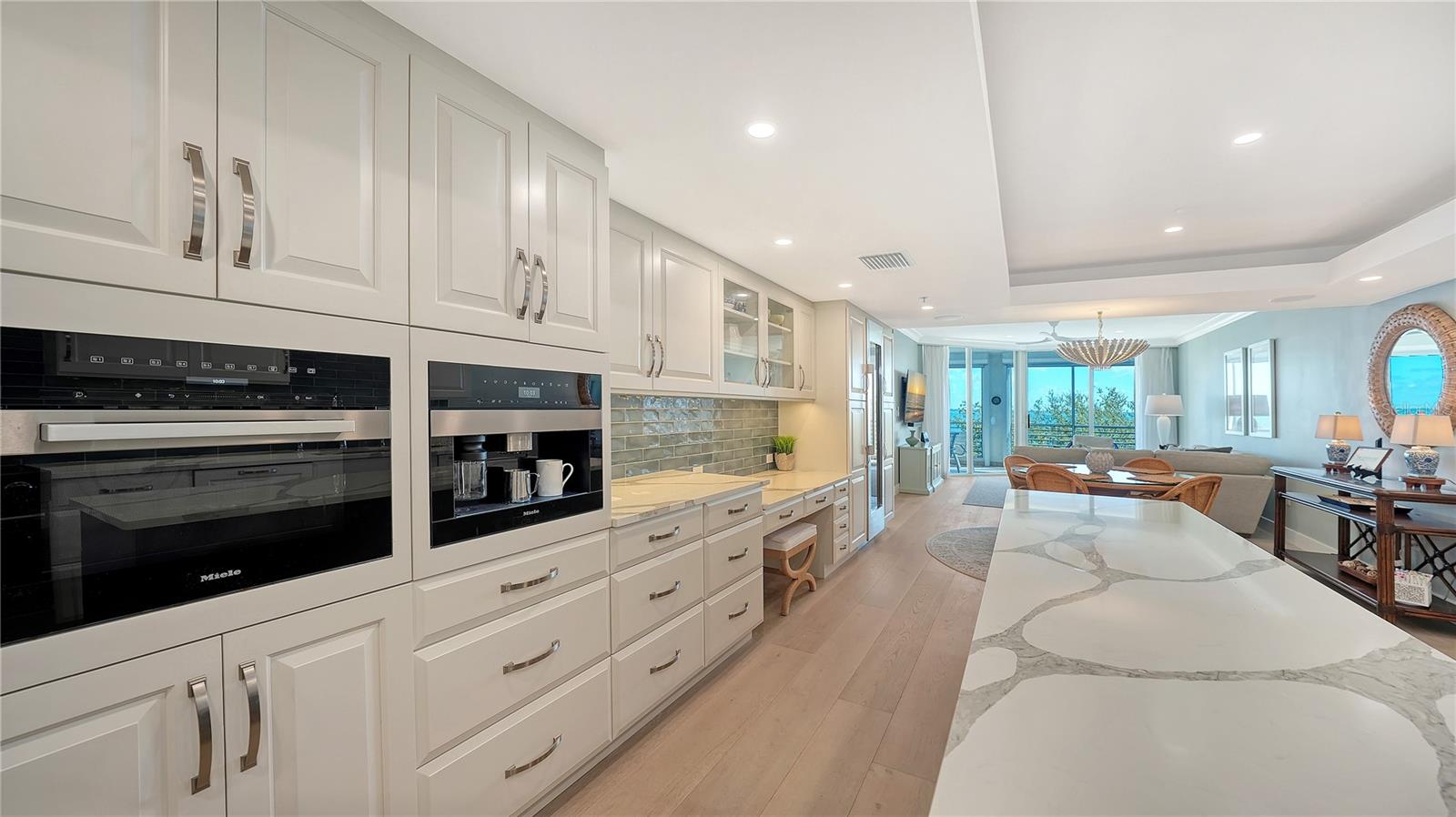 2410 HARBOURSIDE DR #142, LONGBOAT KEY, FL, 34228