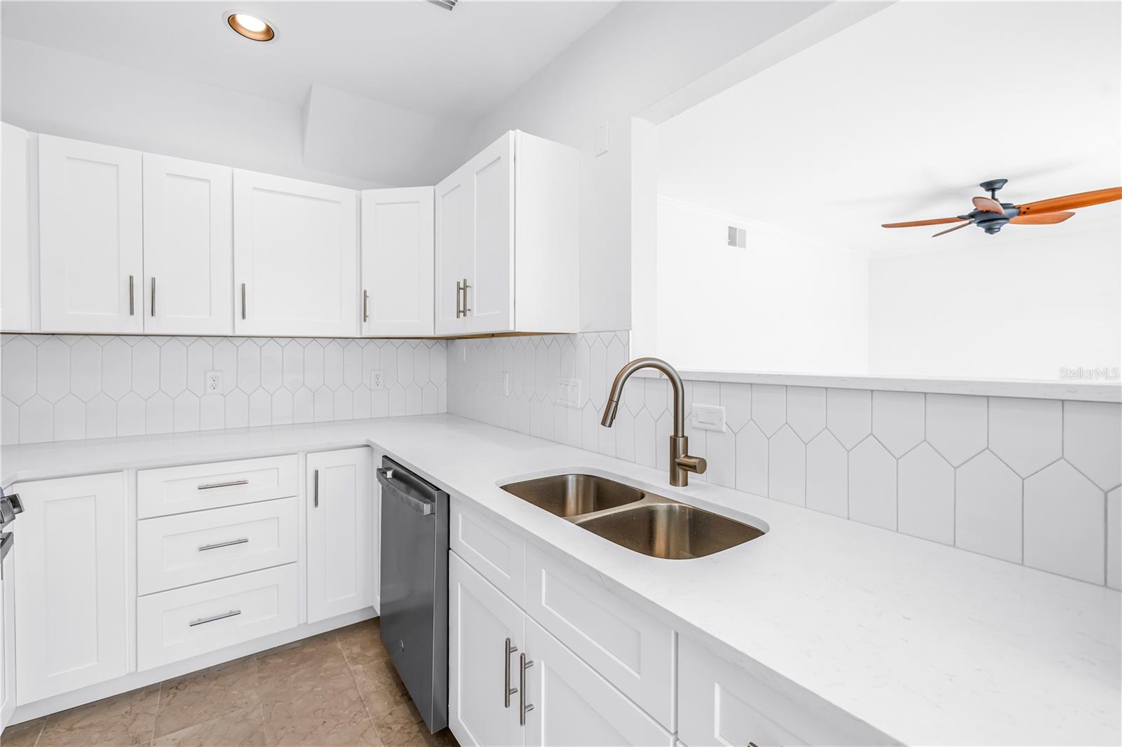 509 PLAZA SEVILLE CT #19, TREASURE ISLAND, FL, 33706