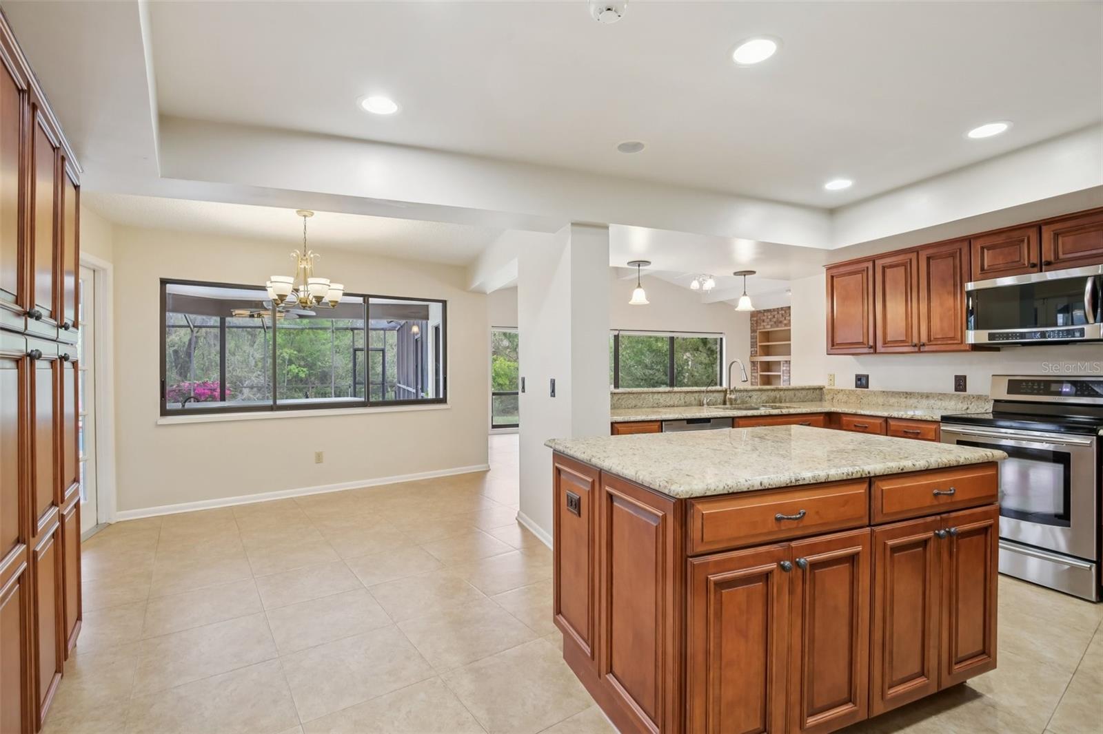 17913 CLEAR LAKE DR, LUTZ, FL, 33548