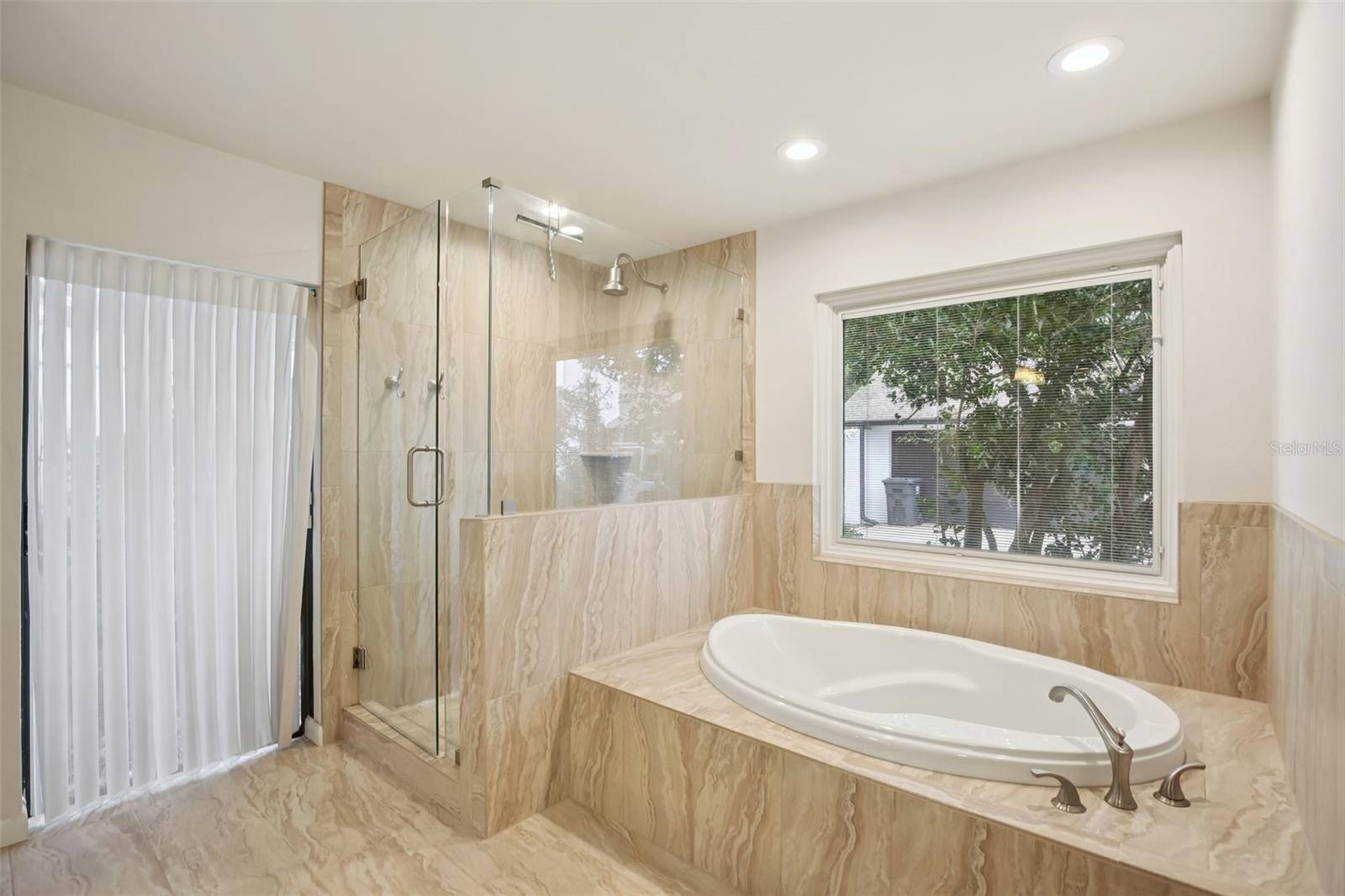 17913 CLEAR LAKE DR, LUTZ, FL, 33548