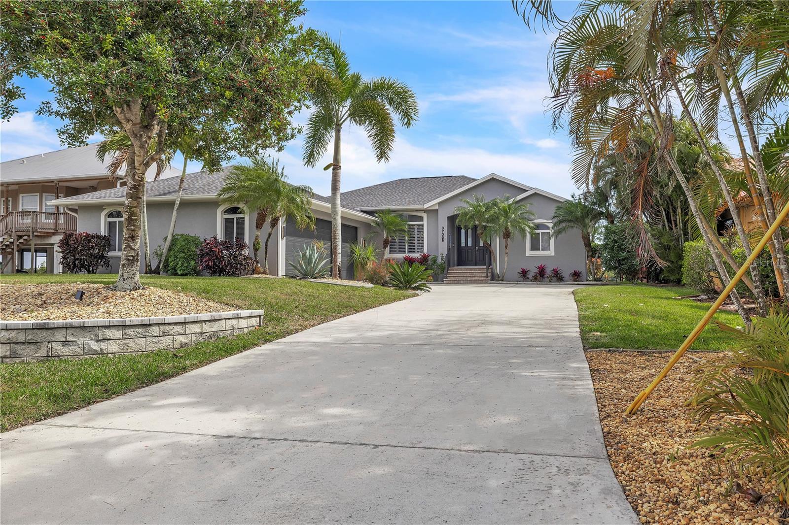 3708 PEACE RIVER DR, PUNTA GORDA, FL, 33983