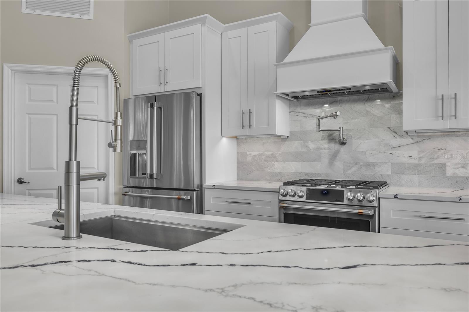 3708 PEACE RIVER DR, PUNTA GORDA, FL, 33983