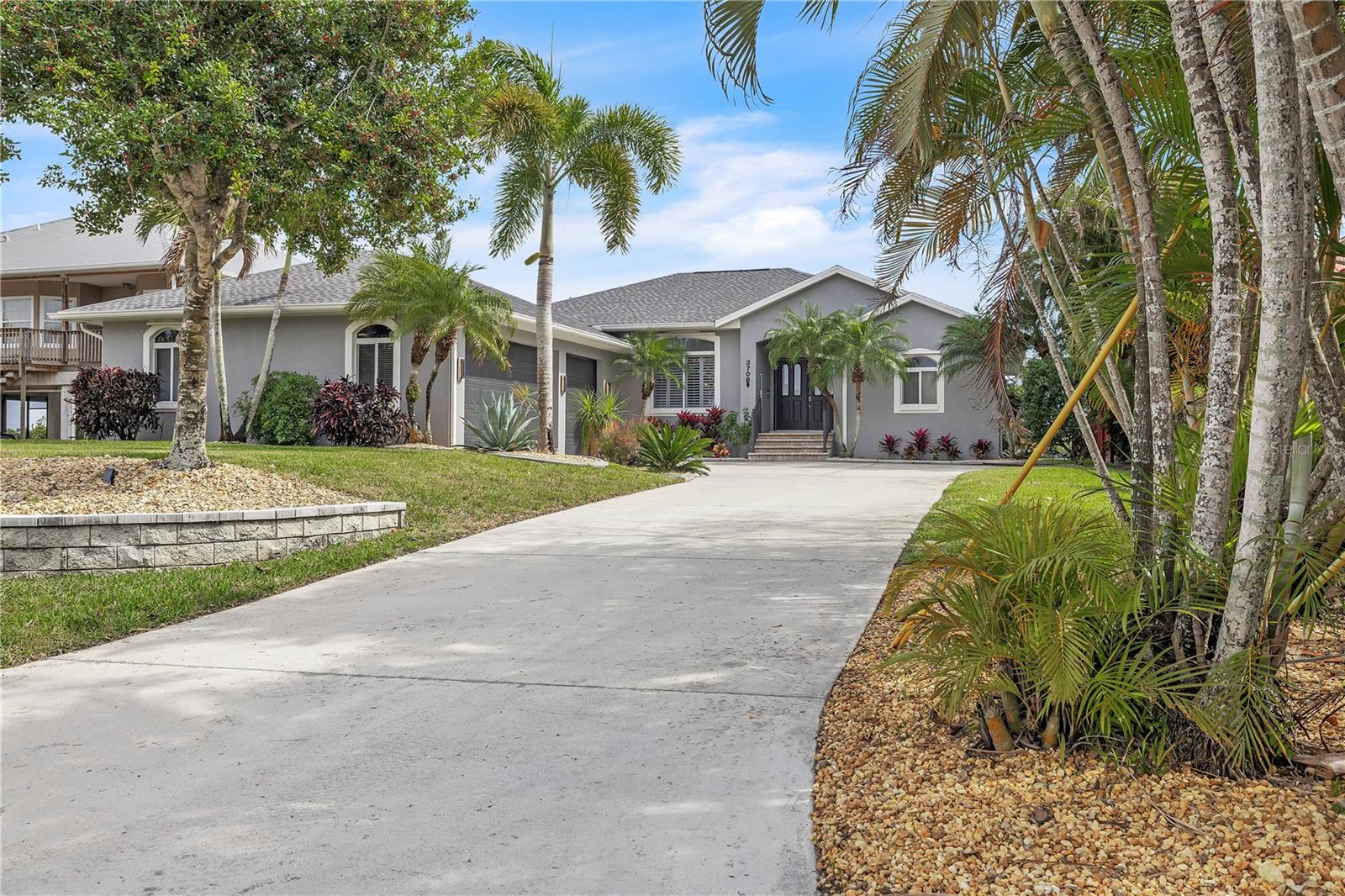 3708 PEACE RIVER DR, PUNTA GORDA, FL, 33983