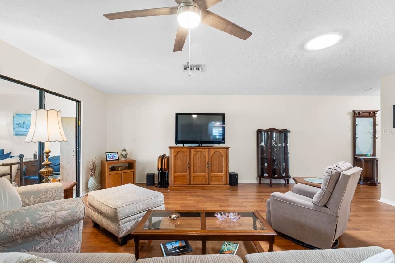 1415 LANGLEY DR, SUN CITY CENTER, FL, 33573