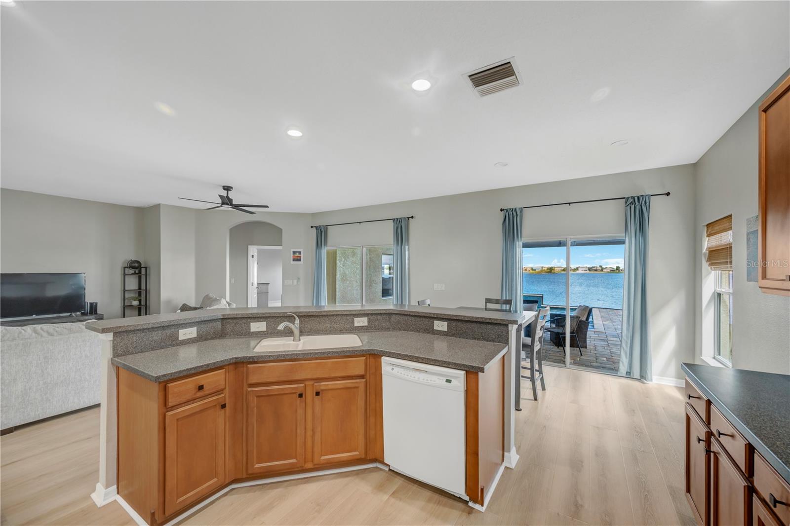 1834 MIRA LAGO CIR, RUSKIN, FL, 33570