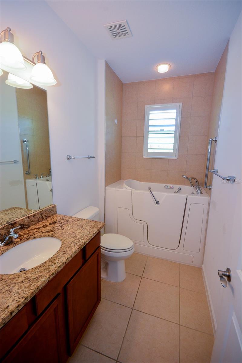 215 AVENHAM DR, DELAND, FL, 32724