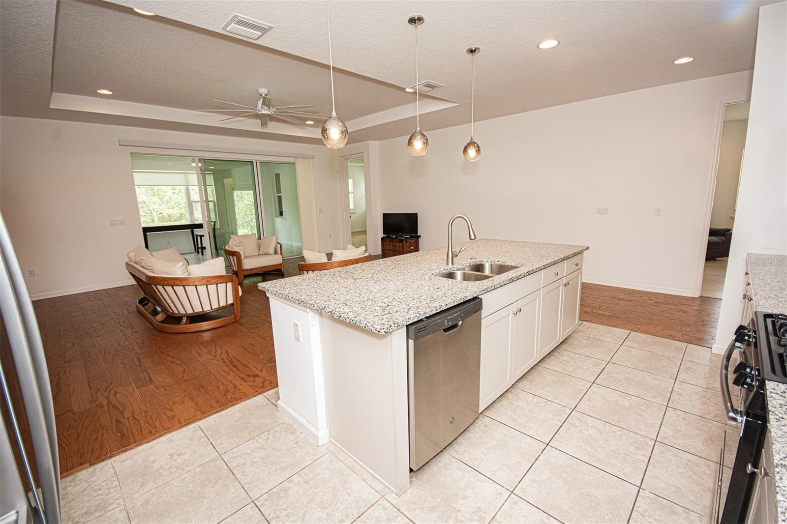 215 AVENHAM DR, DELAND, FL, 32724