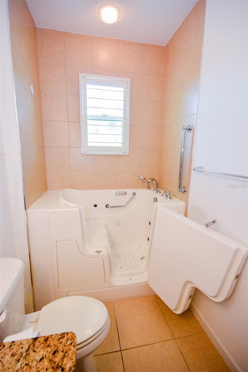 215 AVENHAM DR, DELAND, FL, 32724