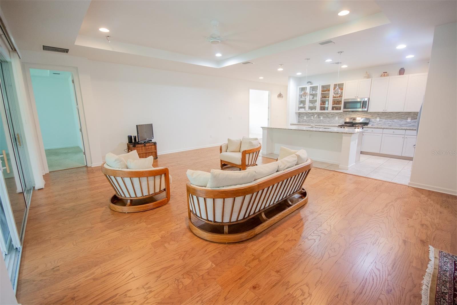 215 AVENHAM DR, DELAND, FL, 32724