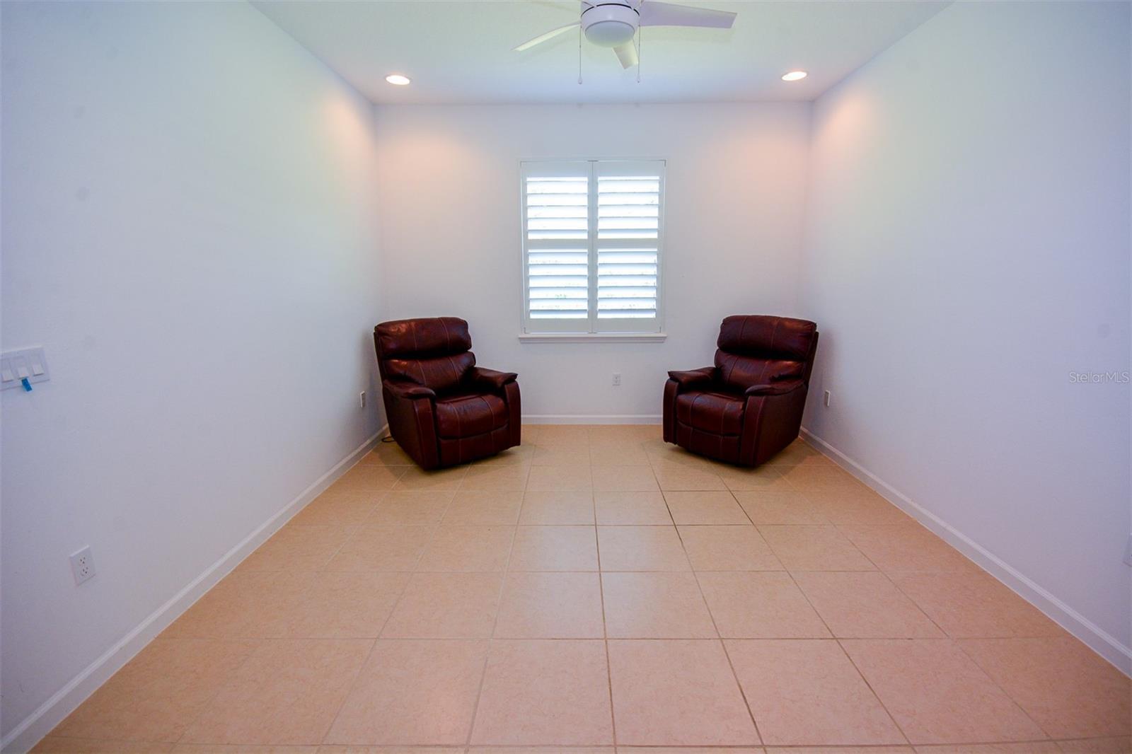 215 AVENHAM DR, DELAND, FL, 32724