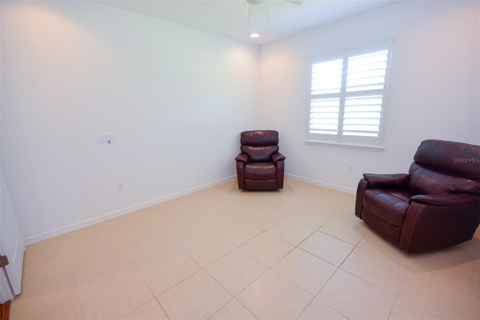 215 AVENHAM DR, DELAND, FL, 32724