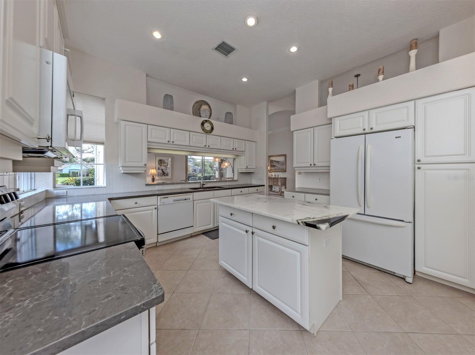 338 SAINT GEORGE CT #11, VENICE, FL, 34293