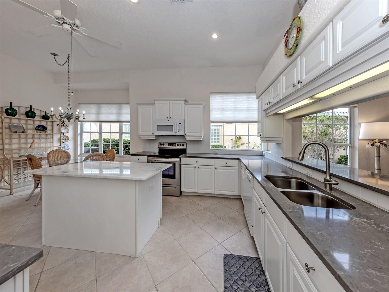 338 SAINT GEORGE CT #11, VENICE, FL, 34293