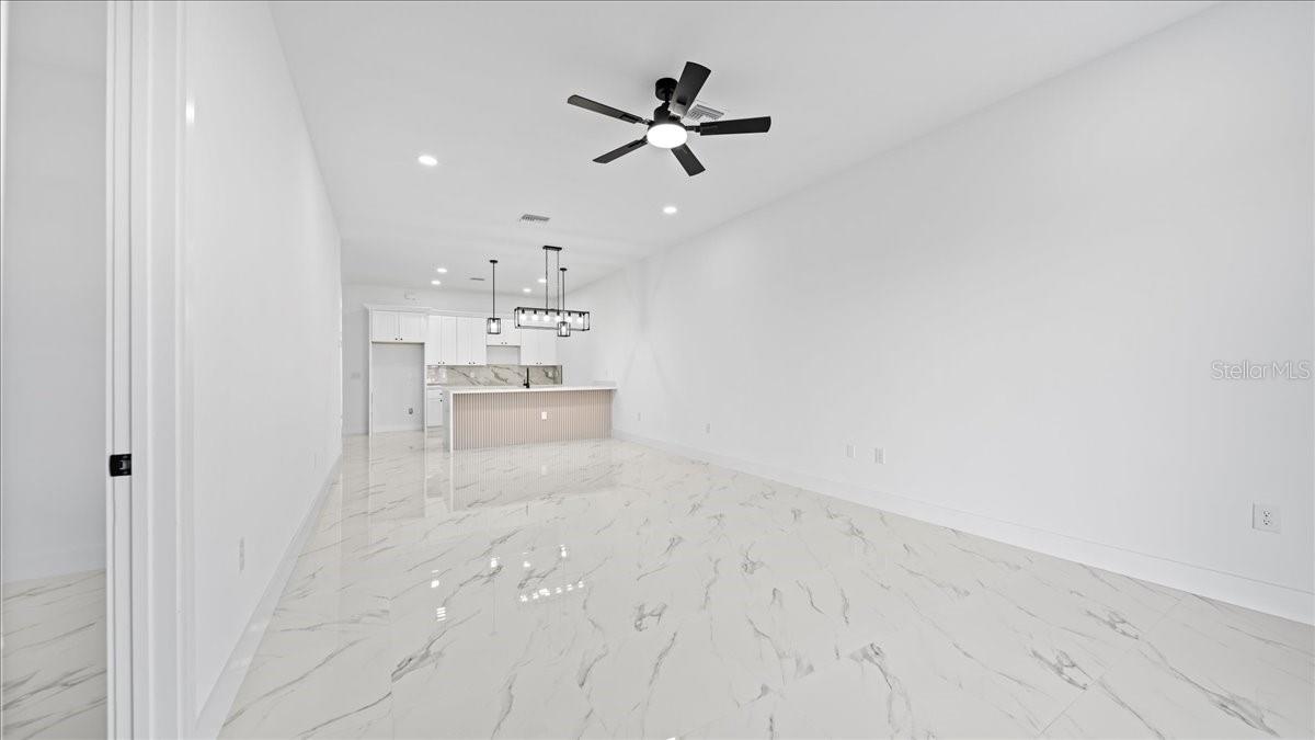 913/915 NE 15TH LN, CAPE CORAL, FL, 33909