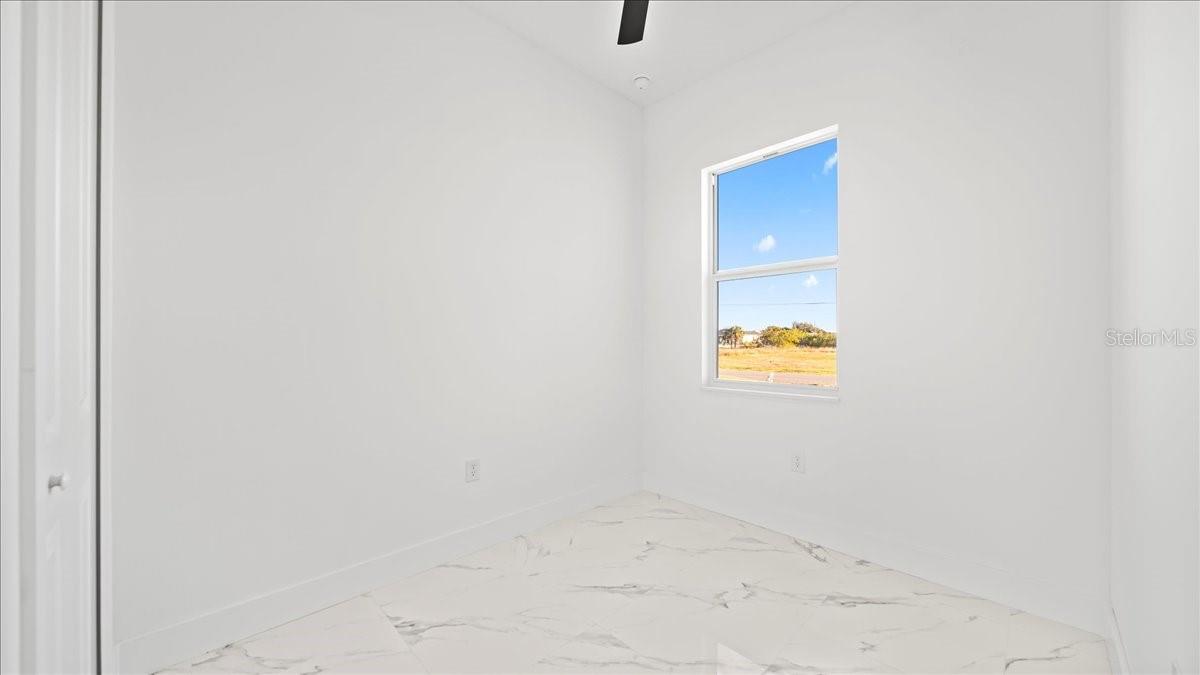 913/915 NE 15TH LN, CAPE CORAL, FL, 33909