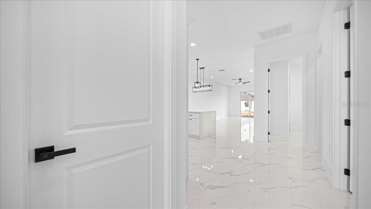 913/915 NE 15TH LN, CAPE CORAL, FL, 33909