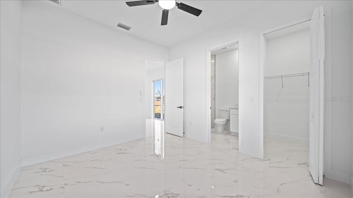 913/915 NE 15TH LN, CAPE CORAL, FL, 33909