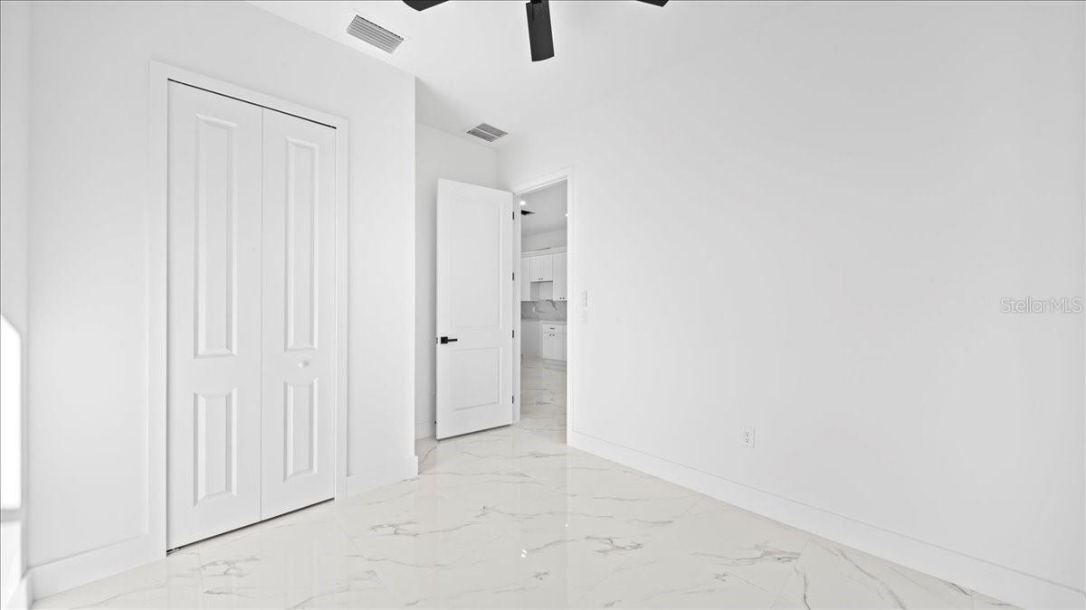 913/915 NE 15TH LN, CAPE CORAL, FL, 33909