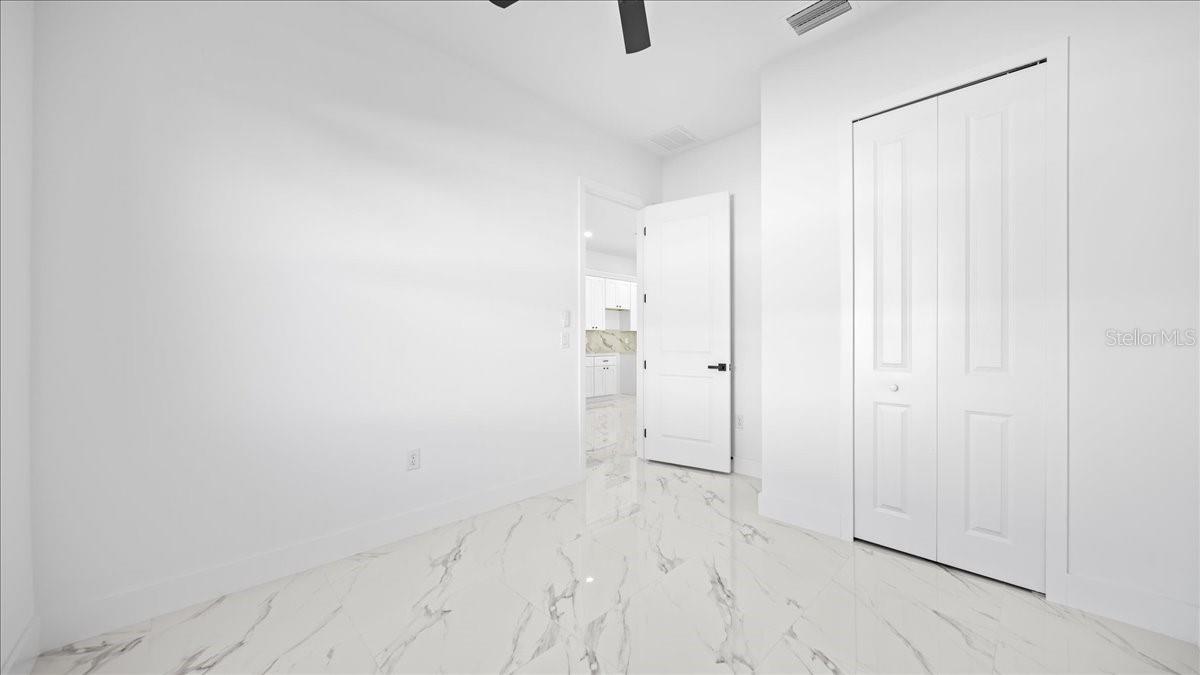 913/915 NE 15TH LN, CAPE CORAL, FL, 33909