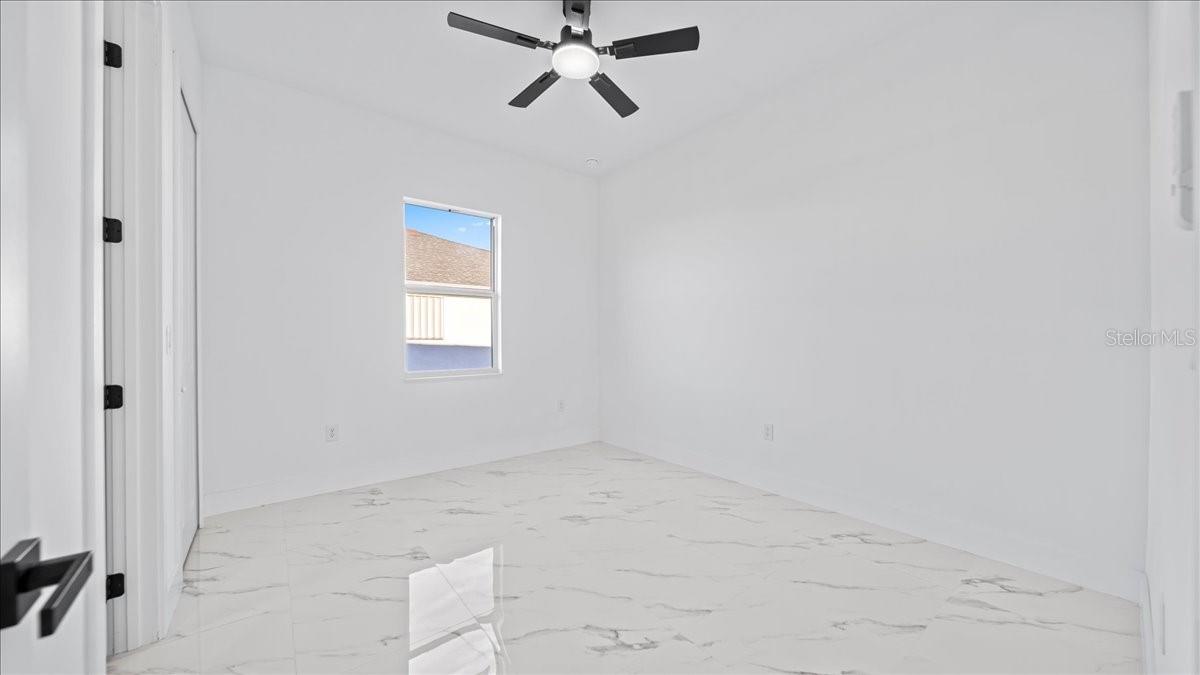 913/915 NE 15TH LN, CAPE CORAL, FL, 33909