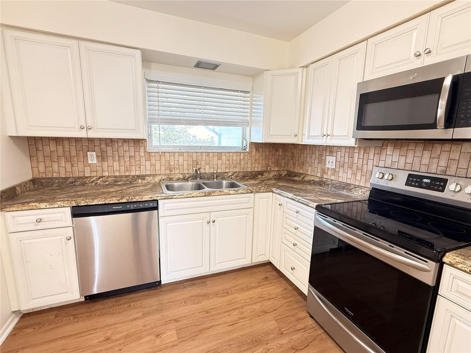 713 THUNDERBIRD AVE, SUN CITY CENTER, FL, 33573