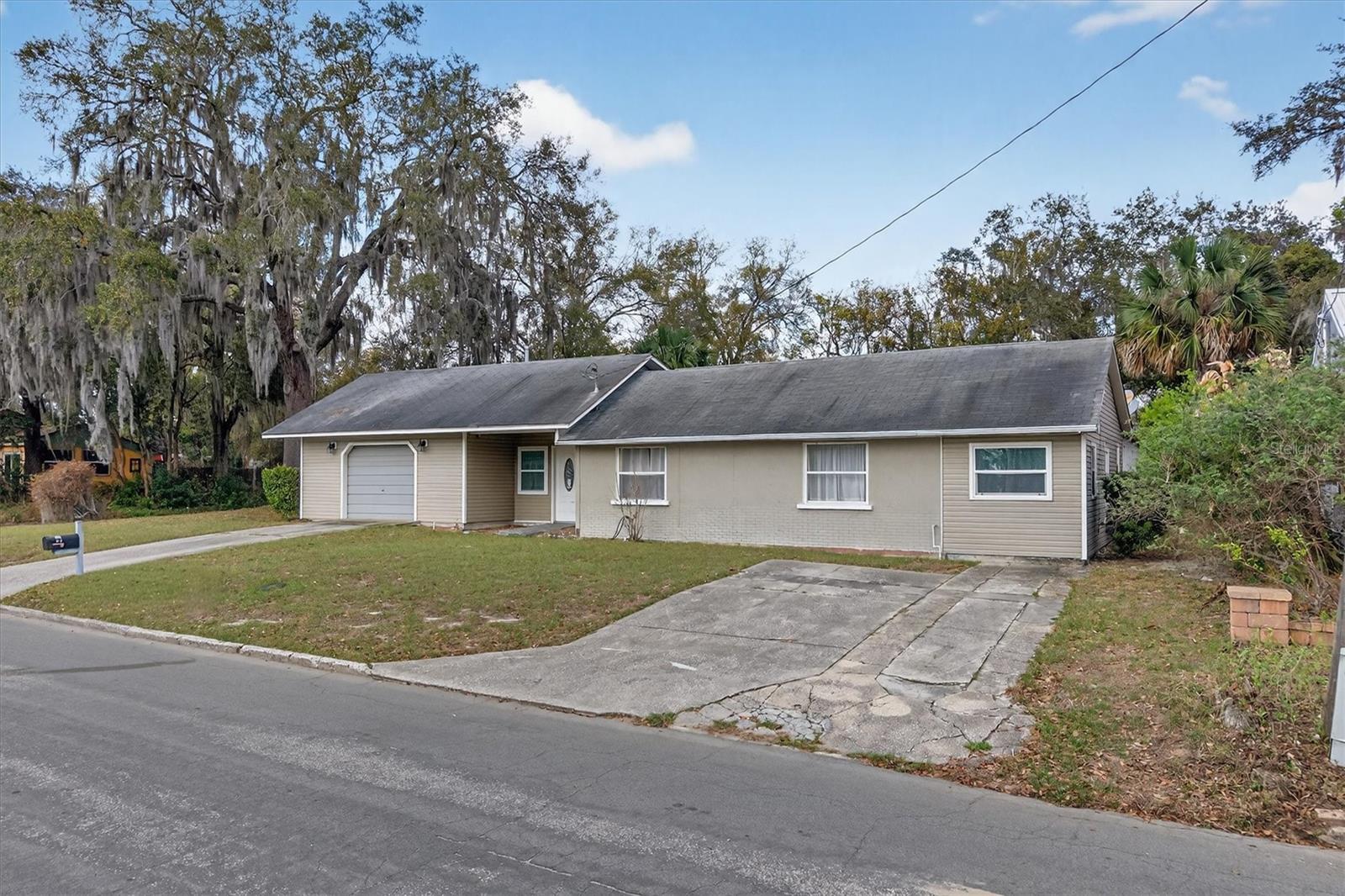 1109 E 8TH AVE, MOUNT DORA, FL, 32757