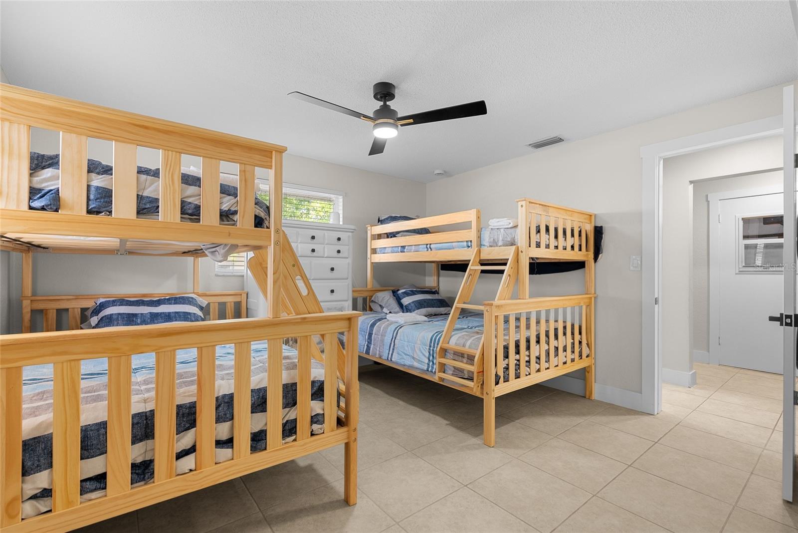 3370 HARBOR LAKE DR, LARGO, FL, 33770