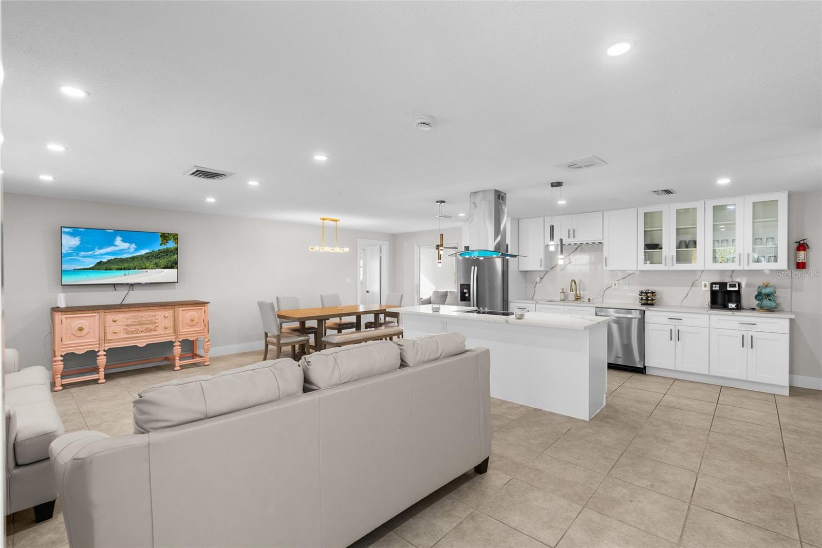 3370 HARBOR LAKE DR, LARGO, FL, 33770