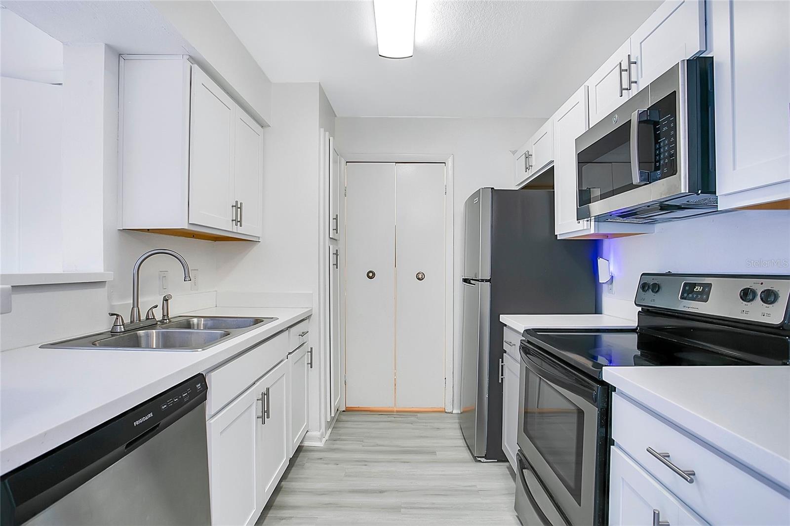 5540 DEVONBRIAR WAY #104, ORLANDO, FL, 32822